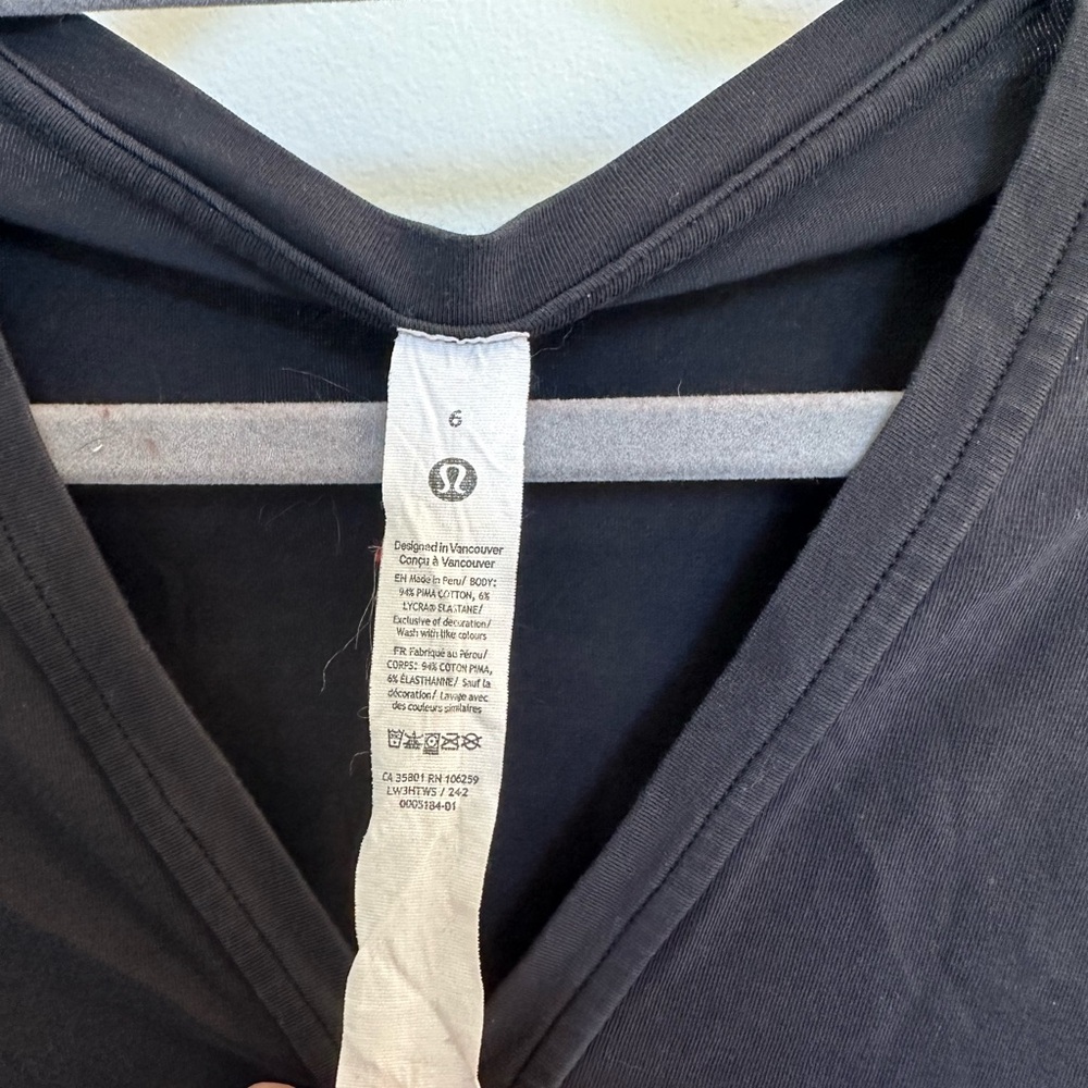 Lululemon Back in action v neck  V-Neck Tee